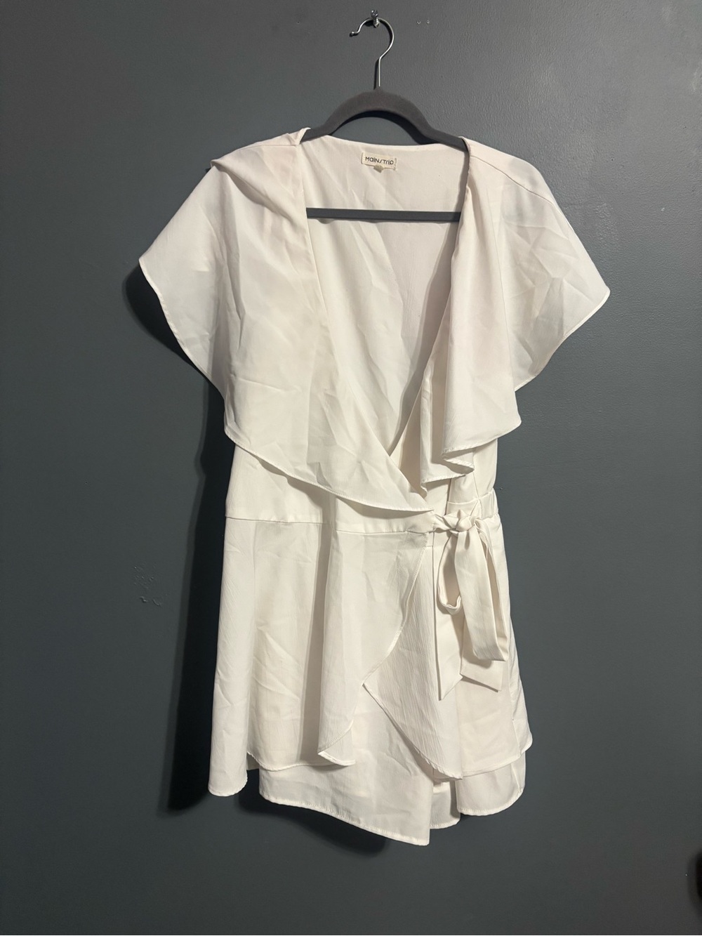 MainStrip White Ruffle V-Neck crossover Tie Waist bridal romper women’s 1XL